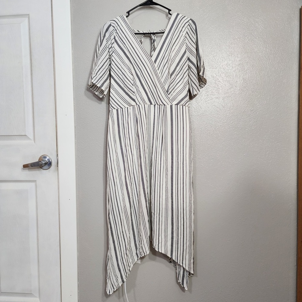 Maurice's Women's Dress Size Medium No‎ Belt Stiped Flutter Sleeve Midi
